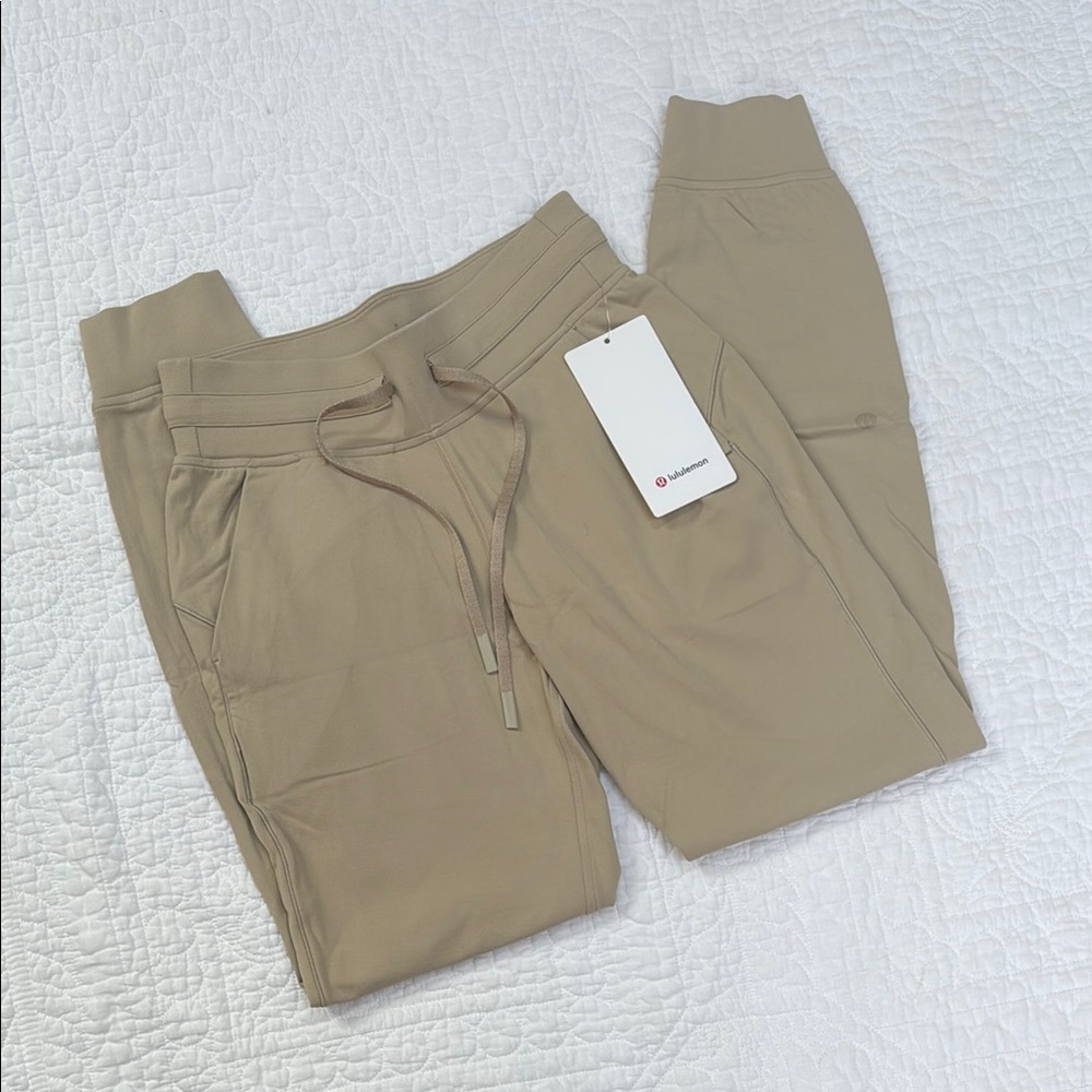 LuluLemon Women's Tan Jogger Pants